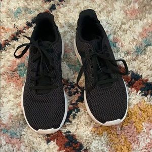 Black Adidas Tennis Shoes